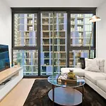 Luxury 2Br Apartment In Melb Cbd With Pool And Gym