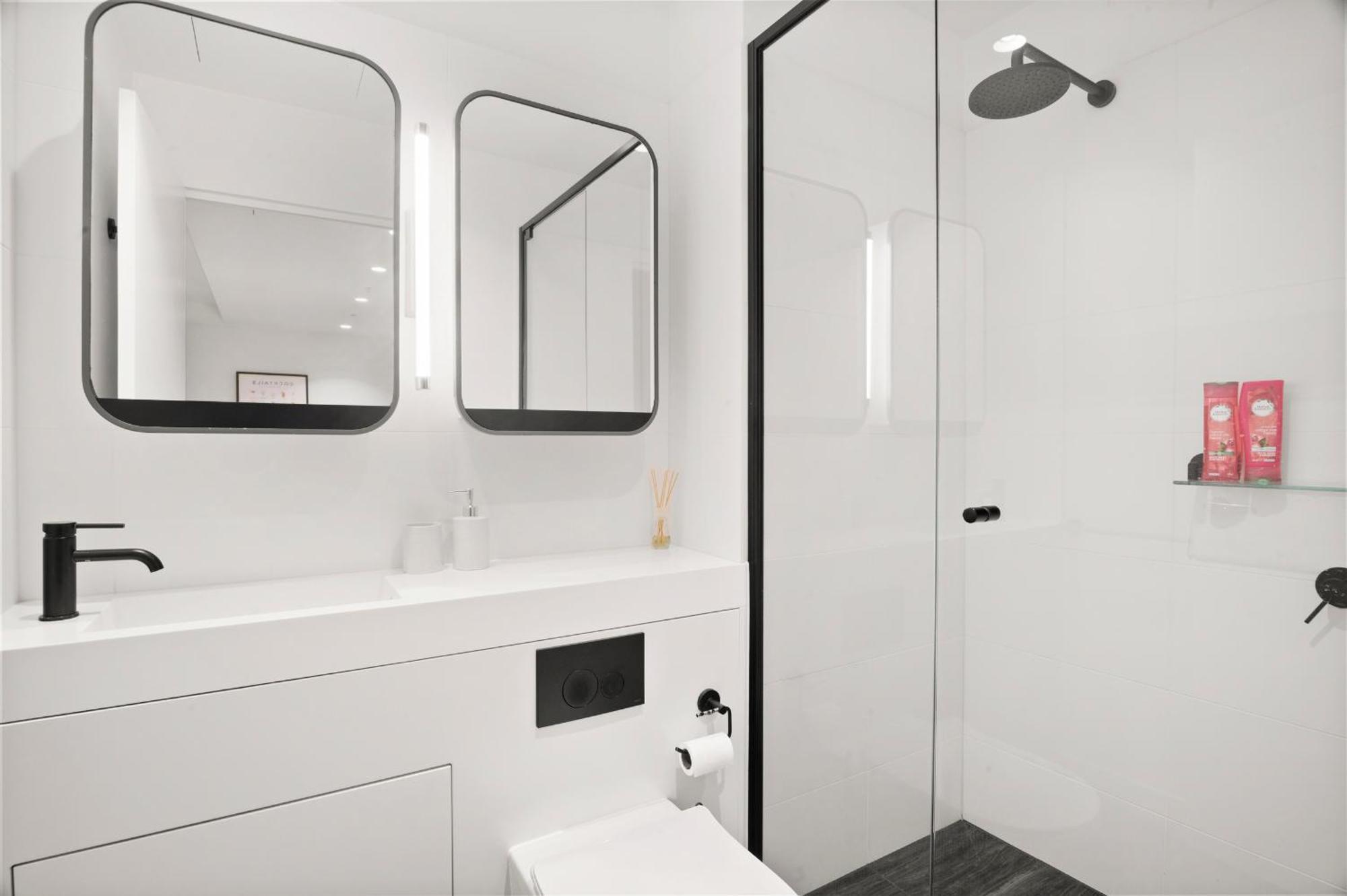 Apartment Luxury 2br In Melb Cbd With Pool And Gym Melbourne