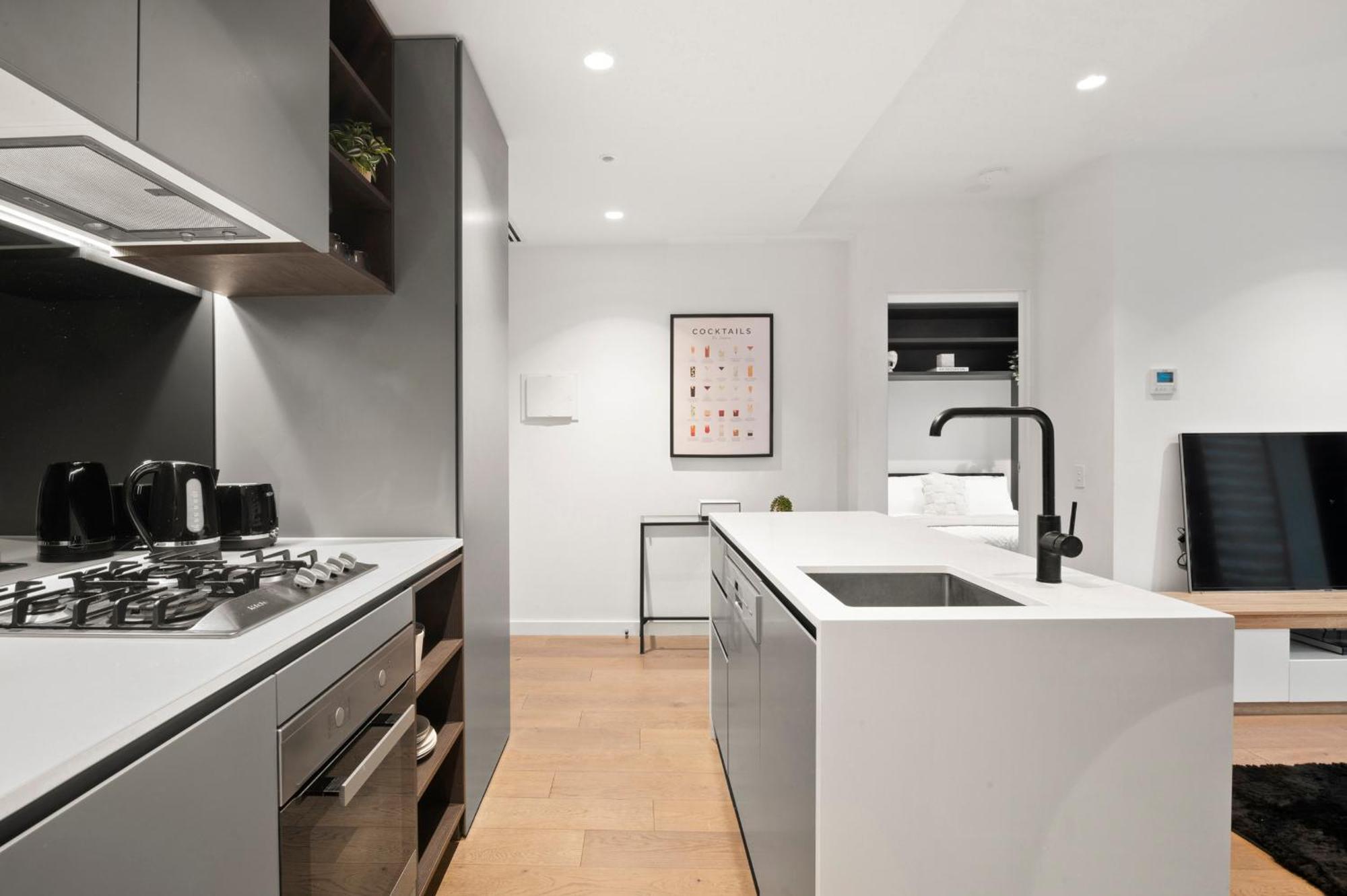 Luxury 2br In Melb Cbd With Pool And Gym * Melbourne